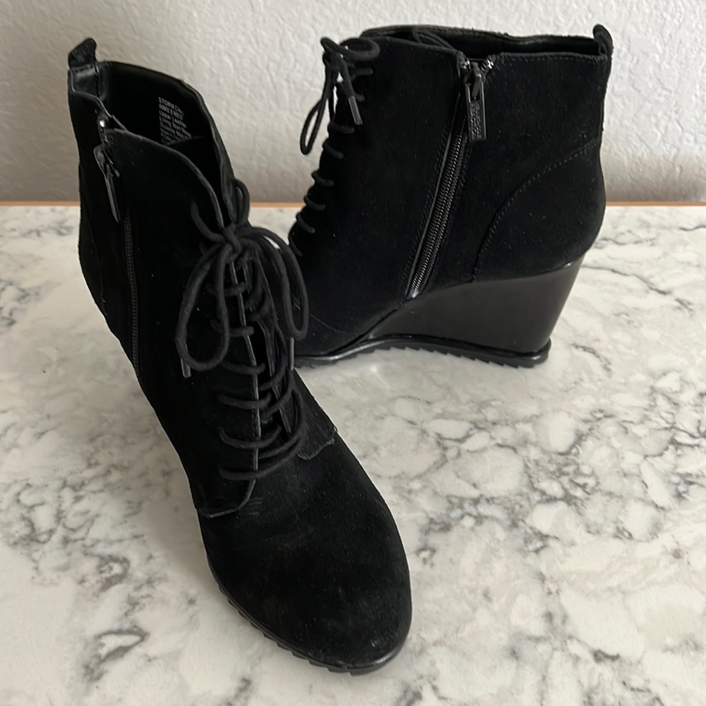 Ladies Kenneth Cole spade 3 wedge ankle boot